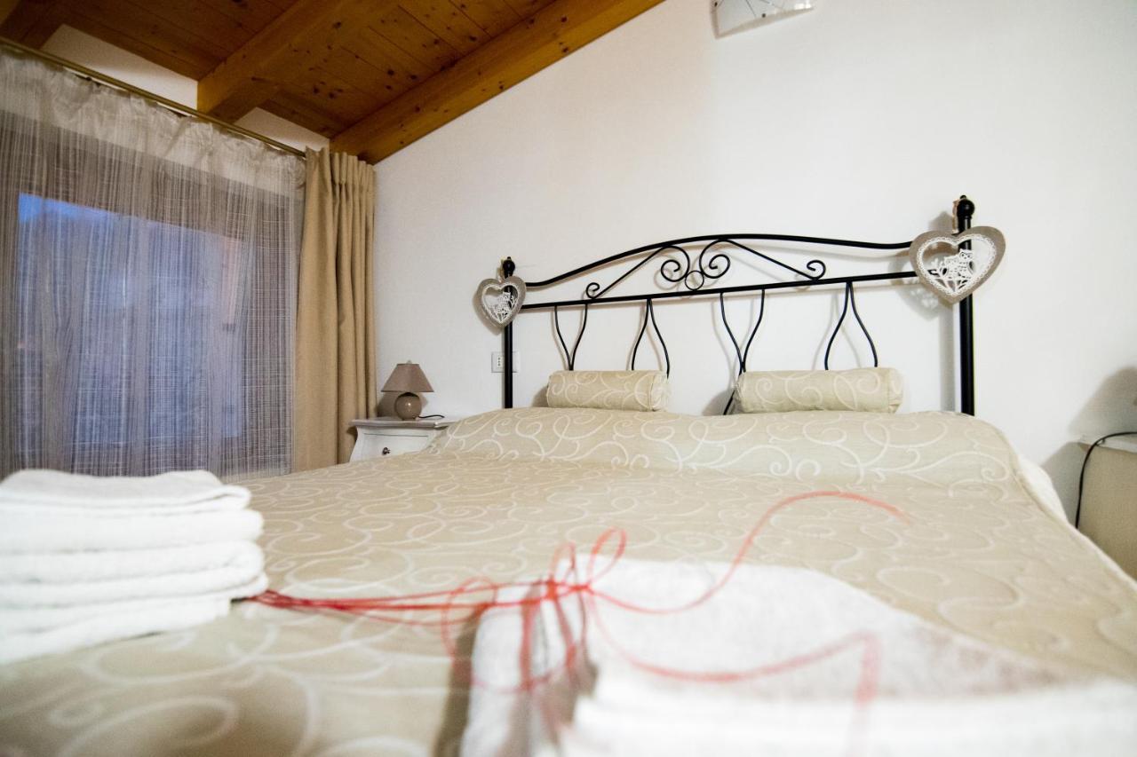 B&B Al Vicolo Di Mezzo モンツァンバーノ エクステリア 写真