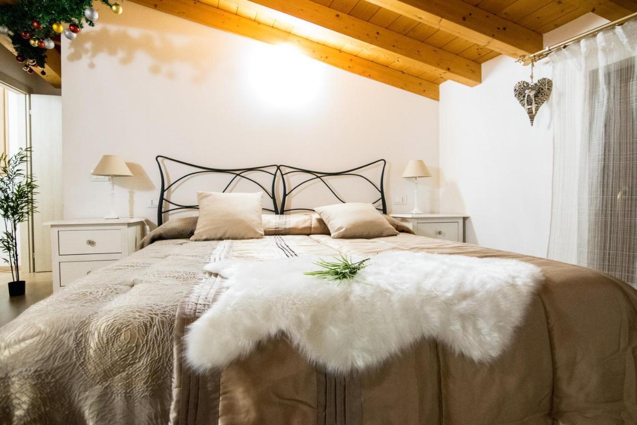 B&B Al Vicolo Di Mezzo モンツァンバーノ エクステリア 写真