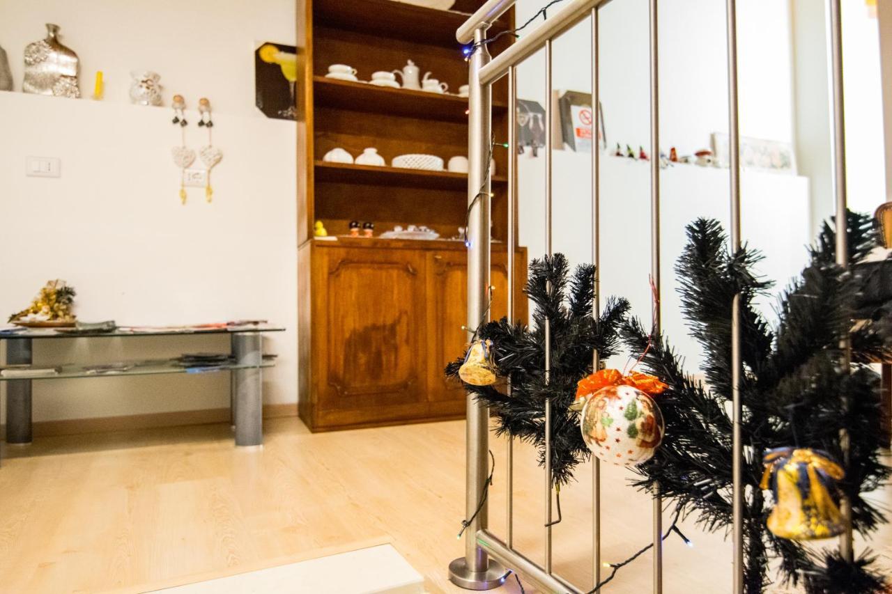 B&B Al Vicolo Di Mezzo モンツァンバーノ エクステリア 写真
