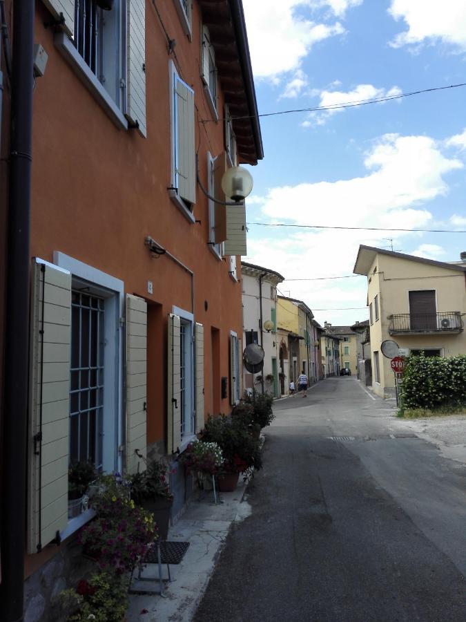B&B Al Vicolo Di Mezzo モンツァンバーノ エクステリア 写真