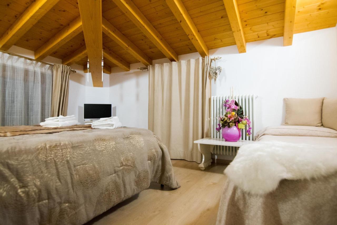 B&B Al Vicolo Di Mezzo モンツァンバーノ エクステリア 写真