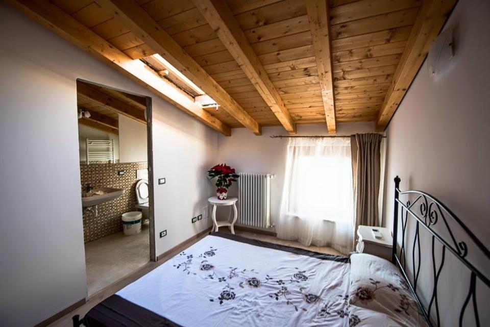 B&B Al Vicolo Di Mezzo モンツァンバーノ エクステリア 写真